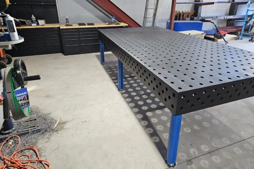 Modular welding table in a workshop